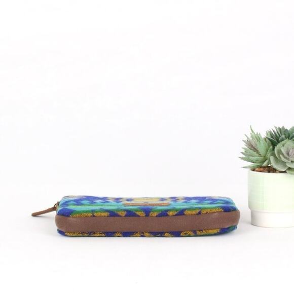 Pendleton Wool Pouch / Tablet Sleeve - Picture 5 of 6